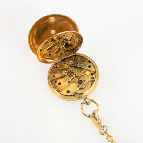 Goldene Damentaschenuhr an Uhrenkette. - Foto 3