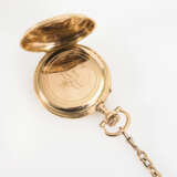 Goldene Taschenuhr an goldener Uhrenkette. - Foto 4