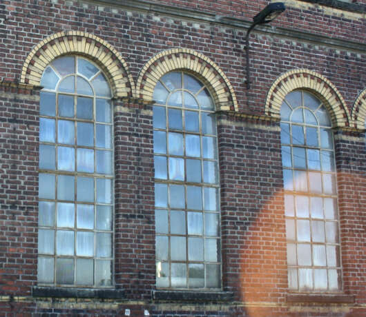 Drei große Industriefenster - фото 1