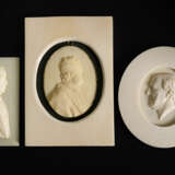3 geschnitzte Elfenbein-Herrenporträts. - photo 1