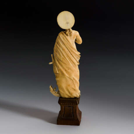 Elfenbein-Figur: Heilige Katharina. - photo 3