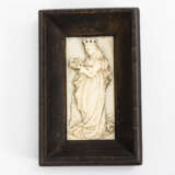 3 Elfenbein-Reliefs: Heilige Barbara und 2 Porträts. - Foto 3