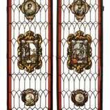 Paar große Bleiglasfenster im Renaissance-Stil. - фото 1