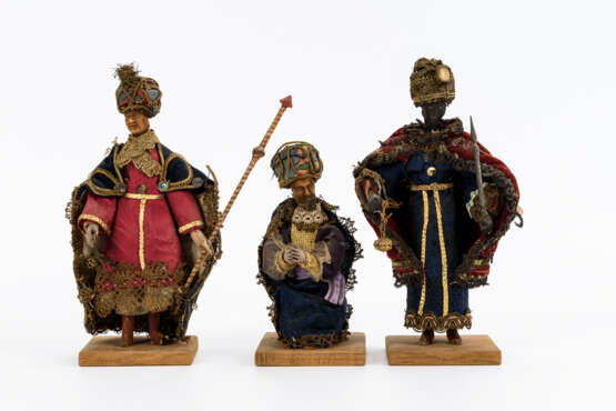 Krippenfiguren: Die Heiligen Drei Könige. - photo 2