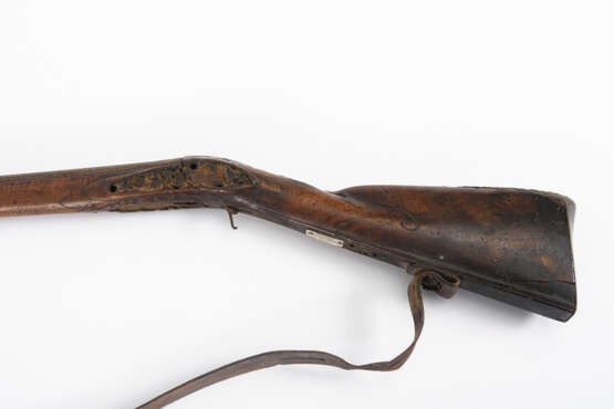 Restaurierungsbedürftiges Gewehr mit Damaszener-Muster. - photo 2