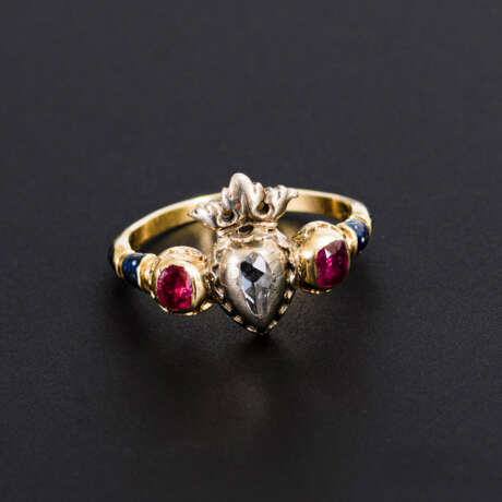 Ring mit Altschliff-Diamant und Rubinen 2.H.19. Jahrhundert. - Foto 1
