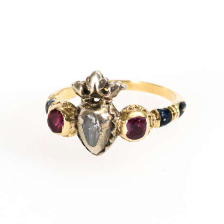 Ring mit Altschliff-Diamant und Rubinen 2.H.19. Jahrhundert. - фото 2