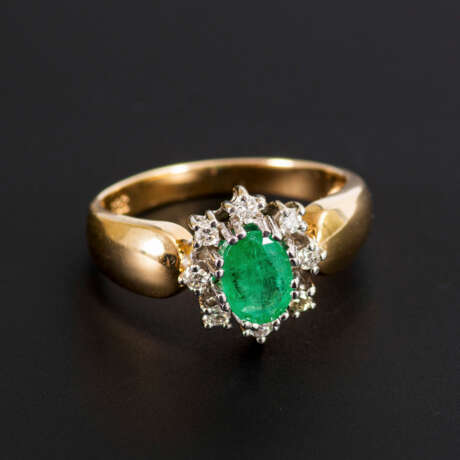 Ring mit Smaragd und Brillanten. - photo 1