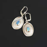 Ohrhängerpaar mit Opalen. - photo 1