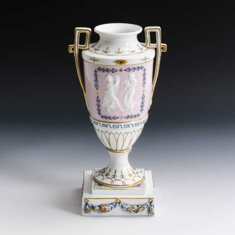 Jugendstil-Vase mit Pâte-sur-Pâte-Dekor. ENS. - фото 1