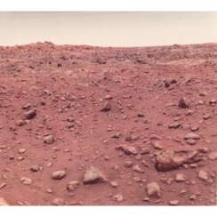 THE FIRST COLOR PHOTOGRAPH TAKEN ON THE SURFACE OF MARS, THE RED PLANET, 20 JULY 1976