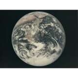 THE “BLUE MARBLE”, FIRST PHOTOGRAPH OF THE FULL EARTH SEEN BY HUMAN EYES - Foto 1