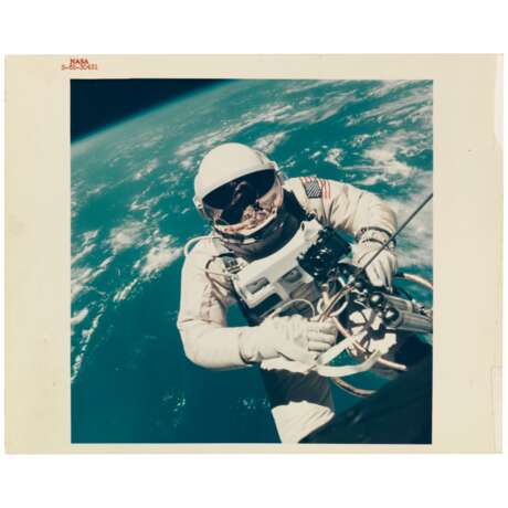FIRST US SPACEWALK: ED WHITE’S EVA OVER THE PACIFIC OCEAN, JUNE 3, 1965 - Foto 2