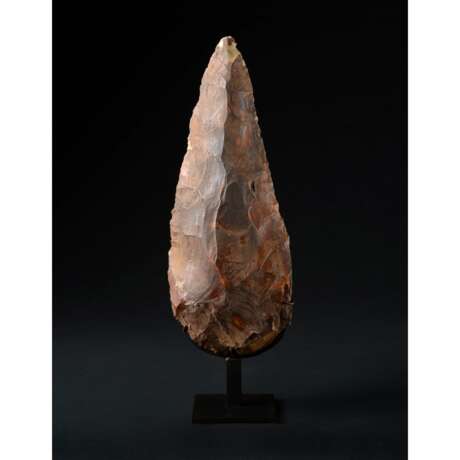 A LARGE FLINT HAND AXE - фото 6