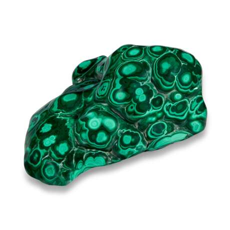 A SCULPTURAL SPECIMEN OF MALACHITE - photo 2