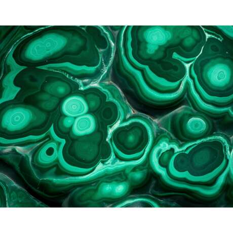 A SCULPTURAL SPECIMEN OF MALACHITE - Foto 4