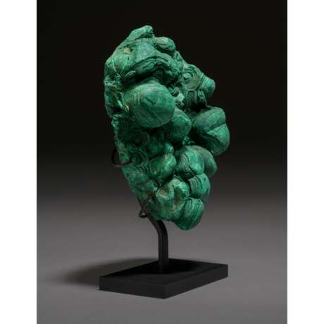 A FINE SPECIMEN OF MALACHITE - photo 2