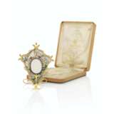 A JEWELLED THREE-COLOUR GOLD AND MOSS AGATE PHOTOGRAPH FRAME - Foto 1