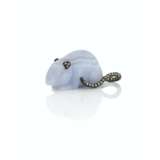 A JEWELLED CHALCEDONY MODEL OF A MOUSE - Foto 1