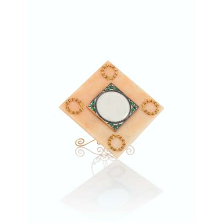 A JEWELLED, ENAMEL AND GOLD-MOUNTED AVENTURINE QUARTZ PHOTOGRAPH FRAME - фото 1