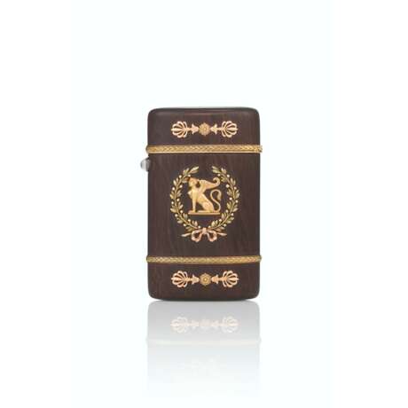 A TWO-COLOUR GOLD-MOUNTED WOODEN CIGARETTE CASE - фото 1