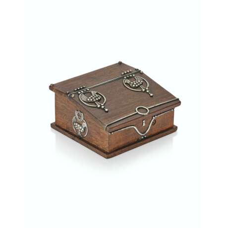 A SILVER-MOUNTED WOODEN BOX - фото 1
