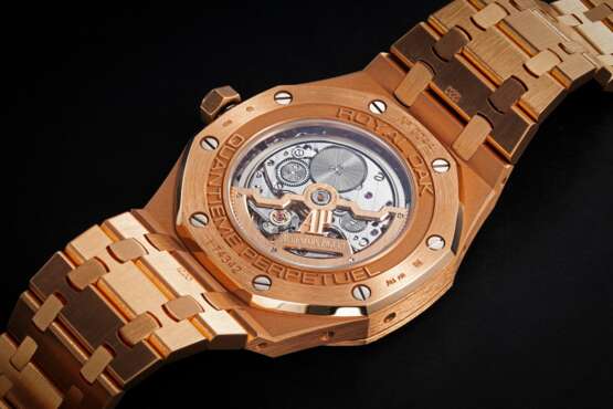 AUDEMARS PIGUET, ROYAL OAK REF. 2657OR, A GOLD AUTOMATIC PERPETUAL CALENDAR WRISTWATCH - Foto 2