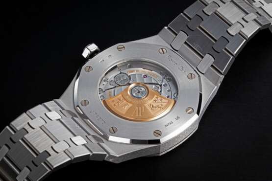 AUDEMARS PIGUET, ROYAL OAK FROSTED GOLD REF. 15410, A LIMITED EDITION GOLD AUTOMATIC WRISTWATCH - photo 2