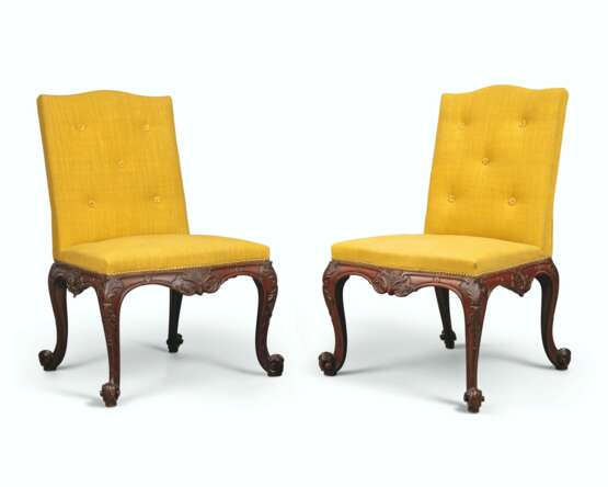 A PAIR OF EARLY GEORGE III MAHOGANY SIDE CHAIRS - Foto 1