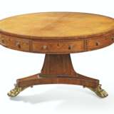 A REGENCY GILT-METAL-MOUNTED INDIAN AND BRAZILIAN ROSEWOOD DRUM TABLE - Foto 1