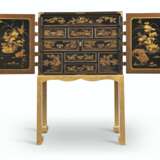 A JAPANESE COPPER-MOUNTED BLACK AND GILT-LACQUER CABINET - photo 1