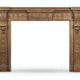 AN EARLY GEORGE III PITCH PINE AND PINE CHIMNEYPIECE - photo 1