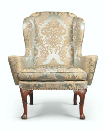 A GEORGE I WALNUT WING ARMCHAIR - photo 1