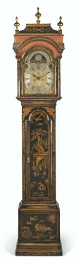 A GEORGE II GILT AND BLACK JAPANNED LONGCASE CLOCK WITH CALENDAR AND MOONPHASE - фото 1