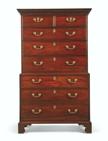 A GEORGE III MAHOGANY TALLBOY - photo 1