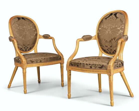 A PAIR OF ENGLISH GILTWOOD ARMCHAIRS - фото 1