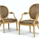 A PAIR OF ENGLISH GILTWOOD ARMCHAIRS - фото 1