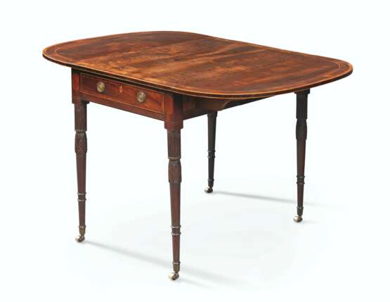 A GEORGE II MAHOGANY AND INDIAN ROSEWOOD BANDED PEMBROKE TABLE - фото 1