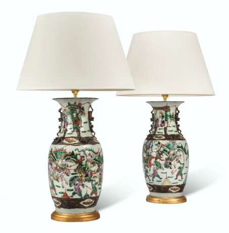 A PAIR OF CHINESE FAMILLE VERTE PORCELAIN VASES MOUNTED AS LAMPS - фото 1