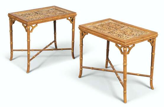 A PAIR OF PAINTED AND PARCEL-GILT LOW TABLES - photo 1