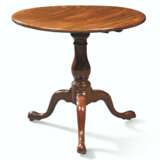 A GEORGE II MAHOGANY TRIPOD TABLE - Foto 1