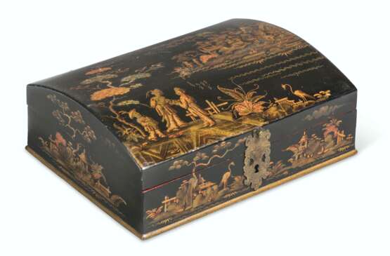 A LOUIS XV GILT- JAPANNED DOMED CASKET - photo 1