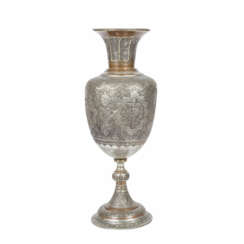 Monumentale Vase aus Metall. PERSIEN, 1. Hälfte 20. Jahrhundert.