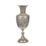 Monumentale Vase aus Metall. PERSIEN, 1. Hälfte 20. Jahrhundert. - Foto 1