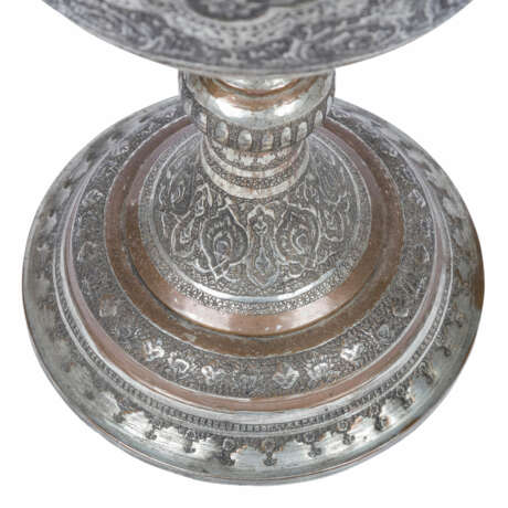 Monumentale Vase aus Metall. PERSIEN, 1. Hälfte 20. Jahrhundert. - Foto 5