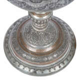 Monumentale Vase aus Metall. PERSIEN, 1. Hälfte 20. Jahrhundert. - фото 5