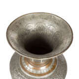 Monumentale Vase aus Metall. PERSIEN, 1. Hälfte 20. Jahrhundert. - фото 6
