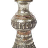 Monumentale Vase aus Metall. PERSIEN, 1. Hälfte 20. Jahrhundert. - Foto 7