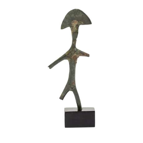 Miniatur eines Kriegers aus Bronze. ETRUSKISCH, 5./4. Jahrhundertv.Chr.. - photo 4