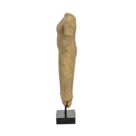 Weiblicher Torso aus Sandstein. KHMER/BAPHUON, 11. Jahrhundert. - фото 3